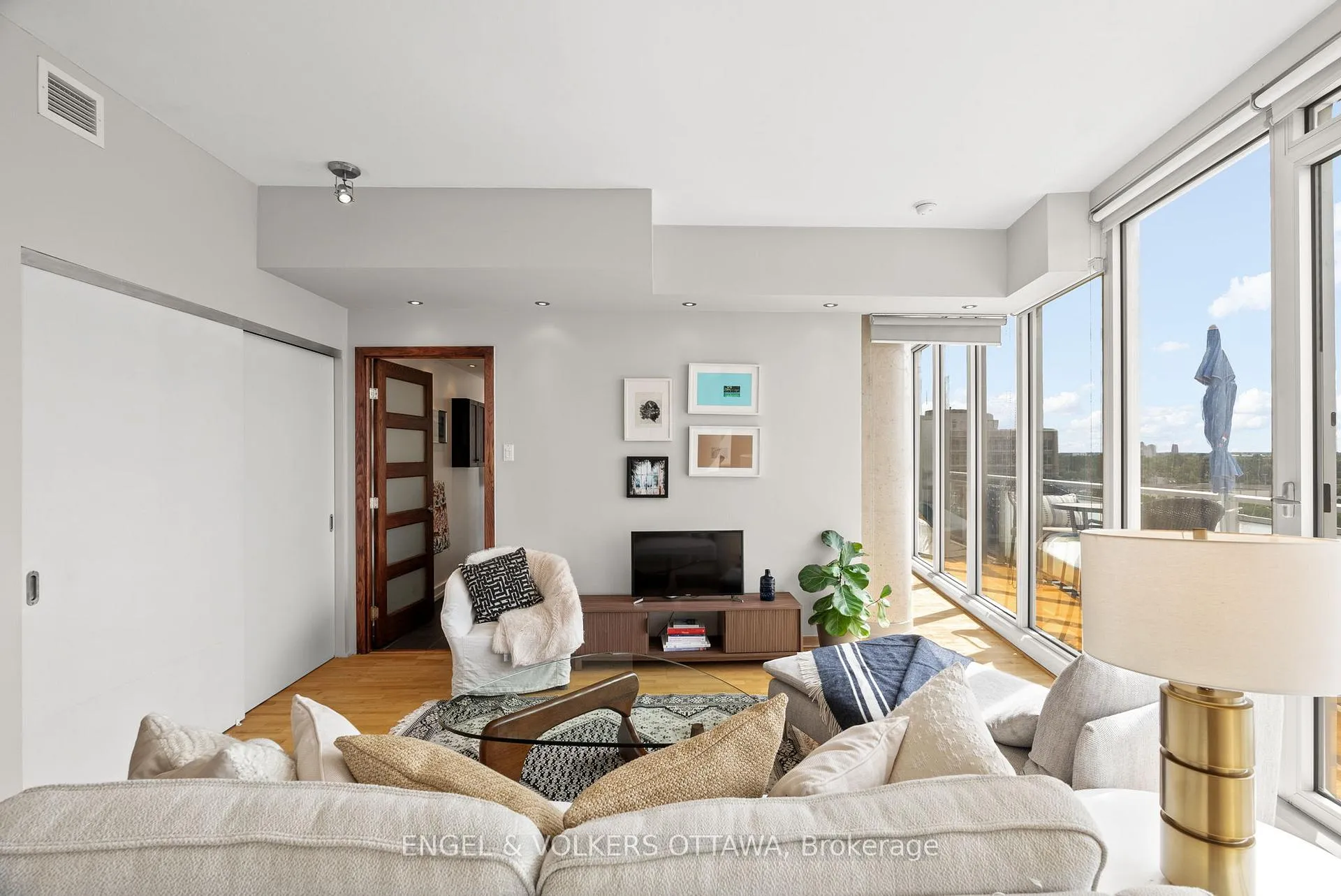 Photo 10 of Unit 823, 349 Mcleod Street, Ottawa, Ottawa Centre — HOMEH