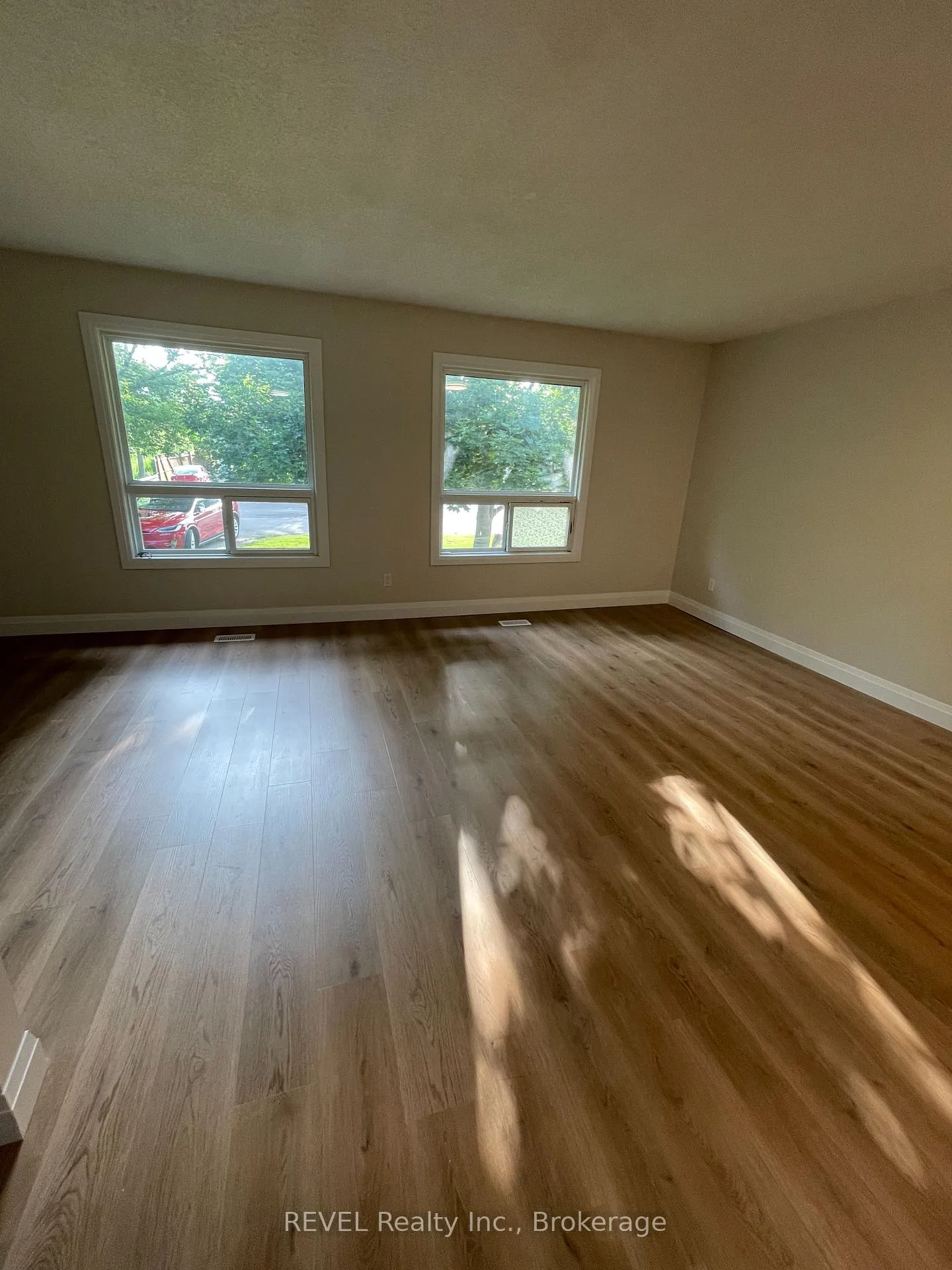 Photo 7 of 114 Bartlett Street, Thorold, Allanburg/Thorold South — HOMEH