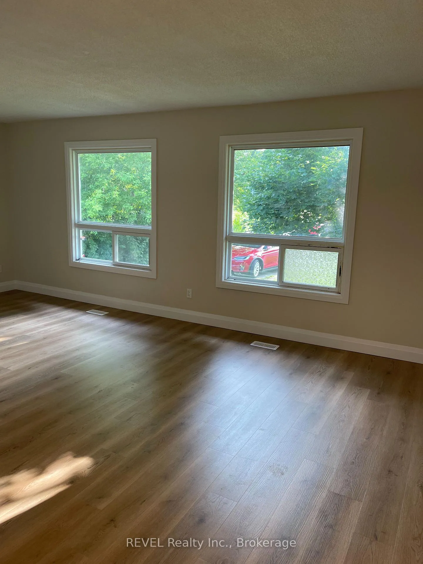 Photo 8 of 114 Bartlett Street, Thorold, Allanburg/Thorold South — HOMEH