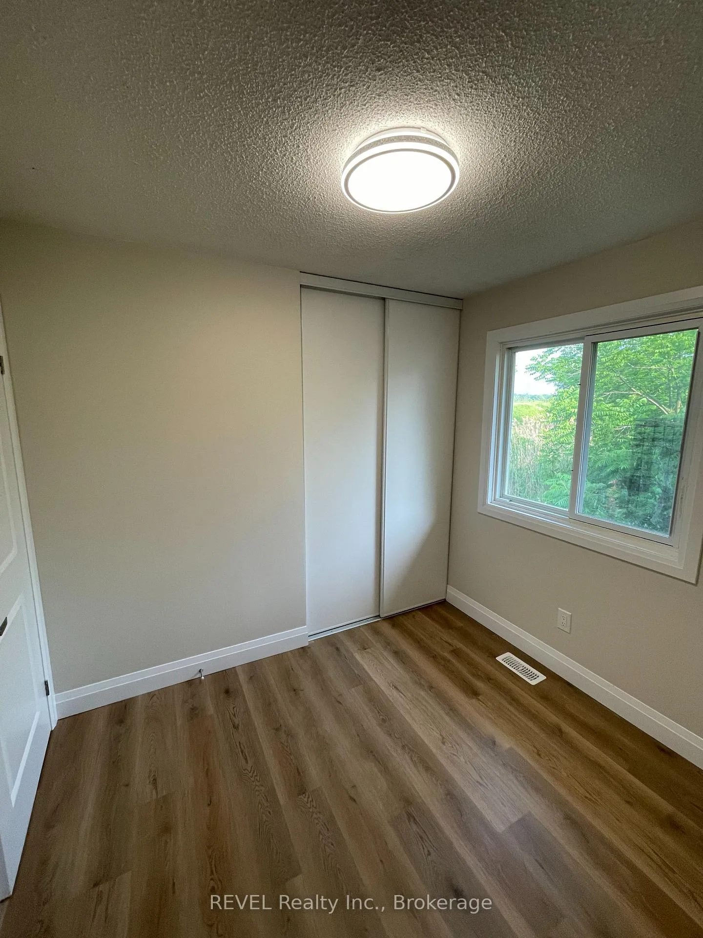 Photo 10 of 114 Bartlett Street, Thorold, Allanburg/Thorold South — HOMEH