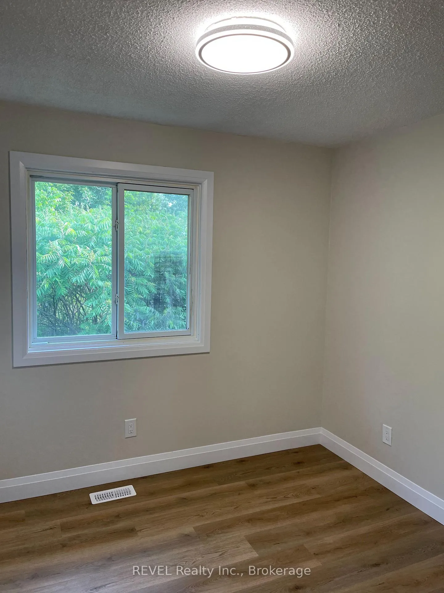 Photo 11 of 114 Bartlett Street, Thorold, Allanburg/Thorold South — HOMEH