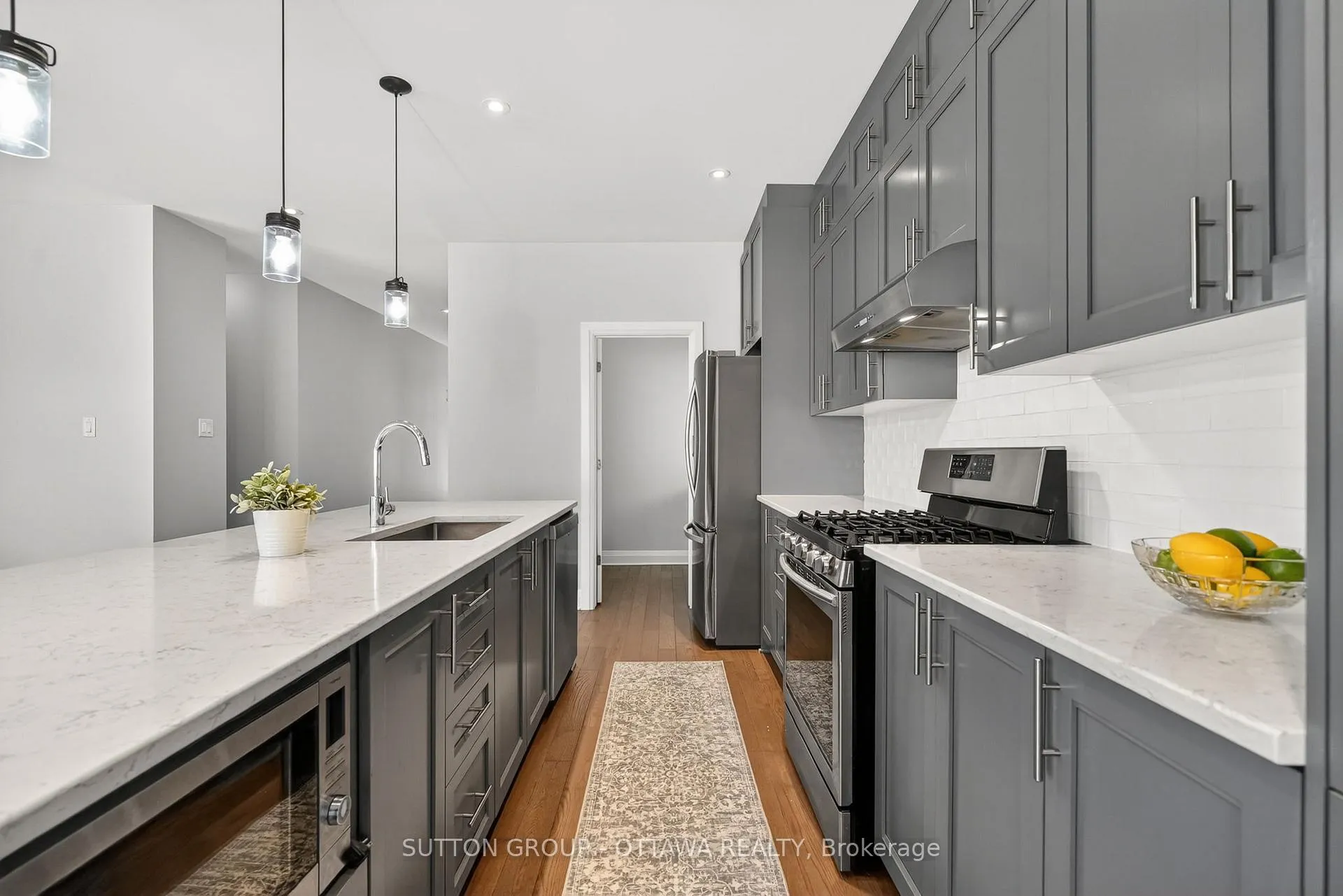 Photo 5 of 824 Contour Street, Ottawa, Mer Bleue/Bradley Estates/Anderson Park — HOMEH