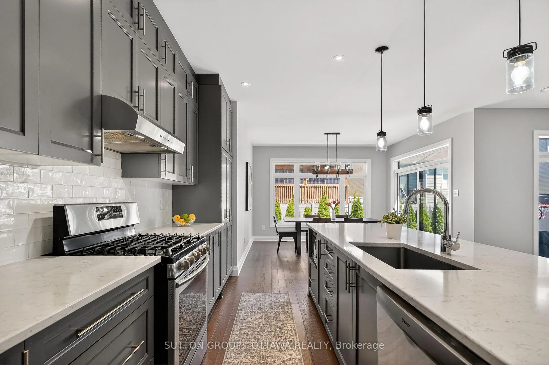 Photo 8 of 824 Contour Street, Ottawa, Mer Bleue/Bradley Estates/Anderson Park — HOMEH