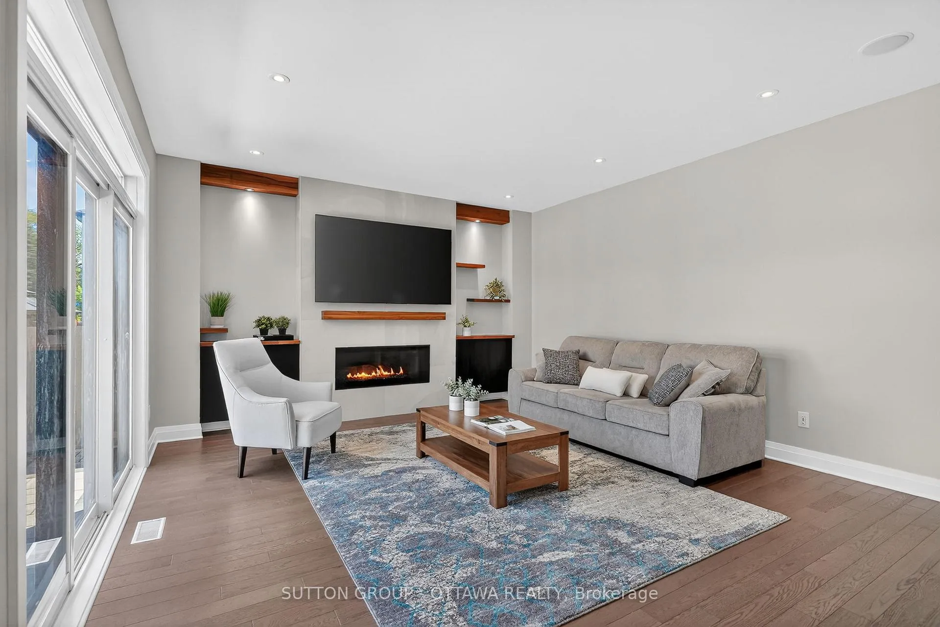 Photo 10 of 824 Contour Street, Ottawa, Mer Bleue/Bradley Estates/Anderson Park — HOMEH