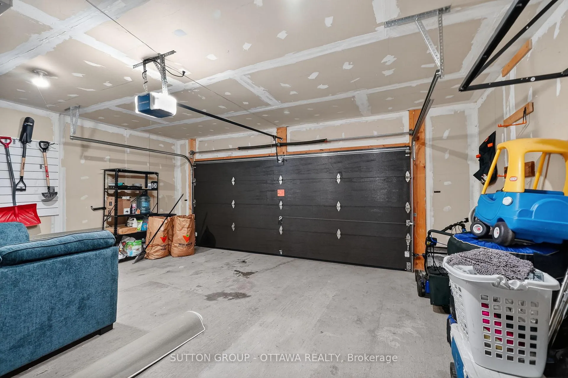 Photo 24 of 824 Contour Street, Ottawa, Mer Bleue/Bradley Estates/Anderson Park — HOMEH