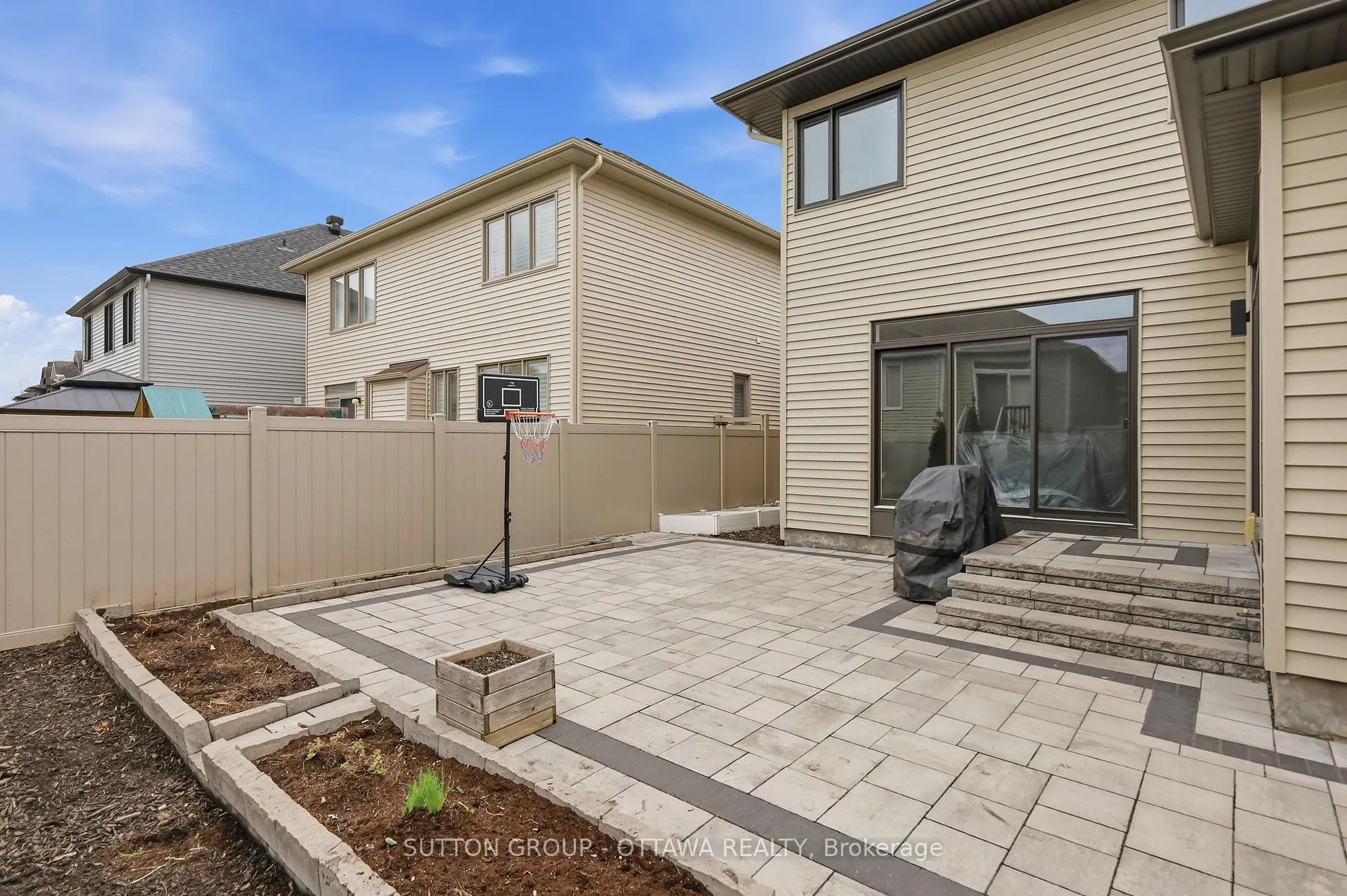 Photo 25 of 824 Contour Street, Ottawa, Mer Bleue/Bradley Estates/Anderson Park — HOMEH
