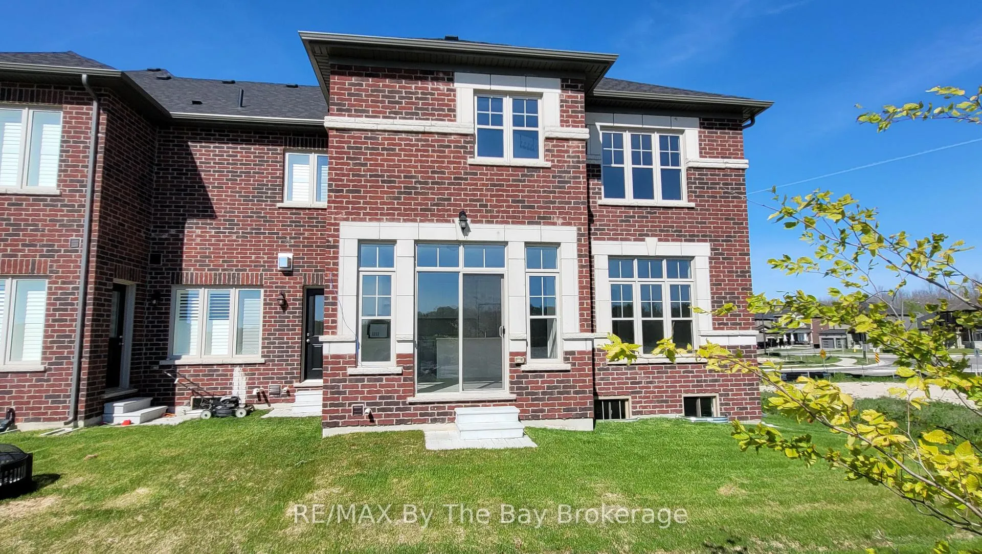 Photo 2 of 194 Union Boulevard, Wasaga Beach — HOMEH