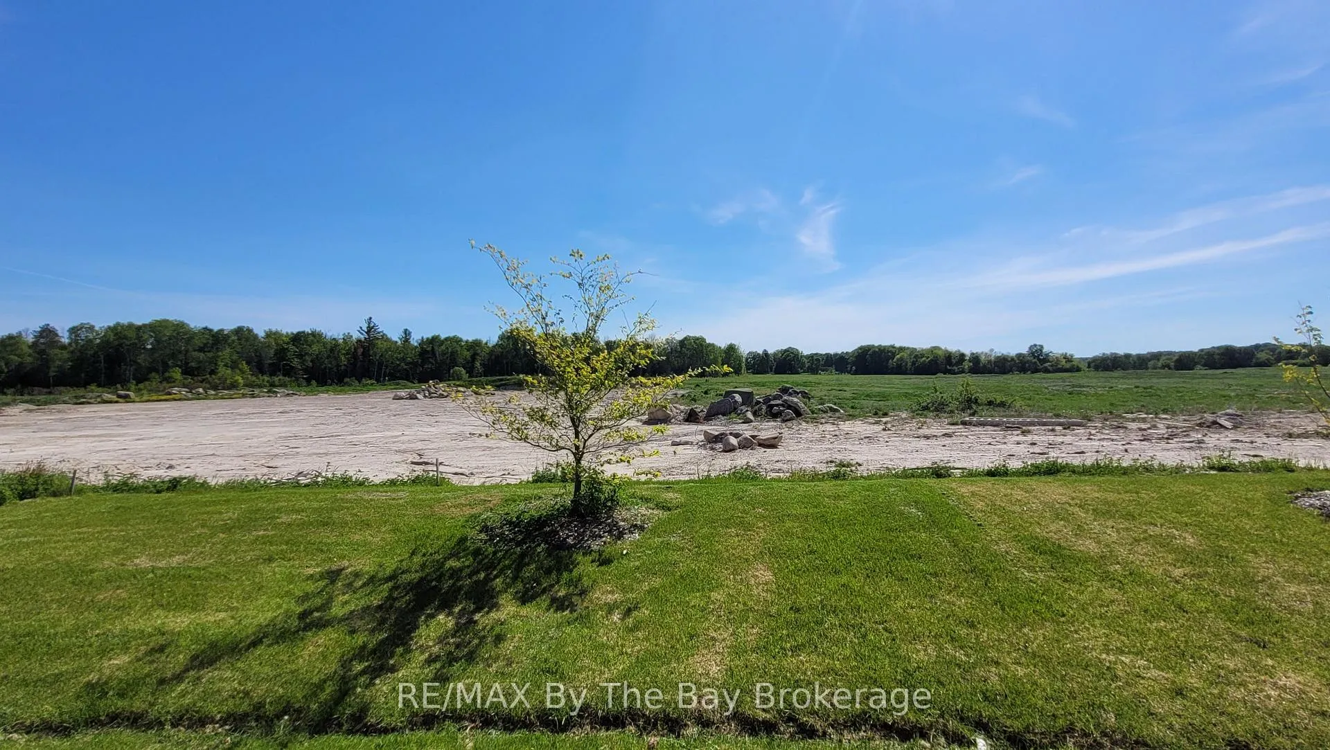 Photo 3 of 194 Union Boulevard, Wasaga Beach — HOMEH