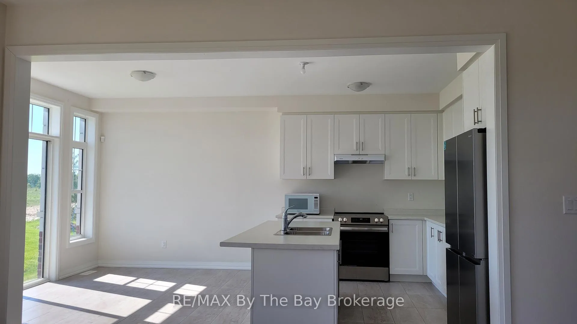Photo 8 of 194 Union Boulevard, Wasaga Beach — HOMEH