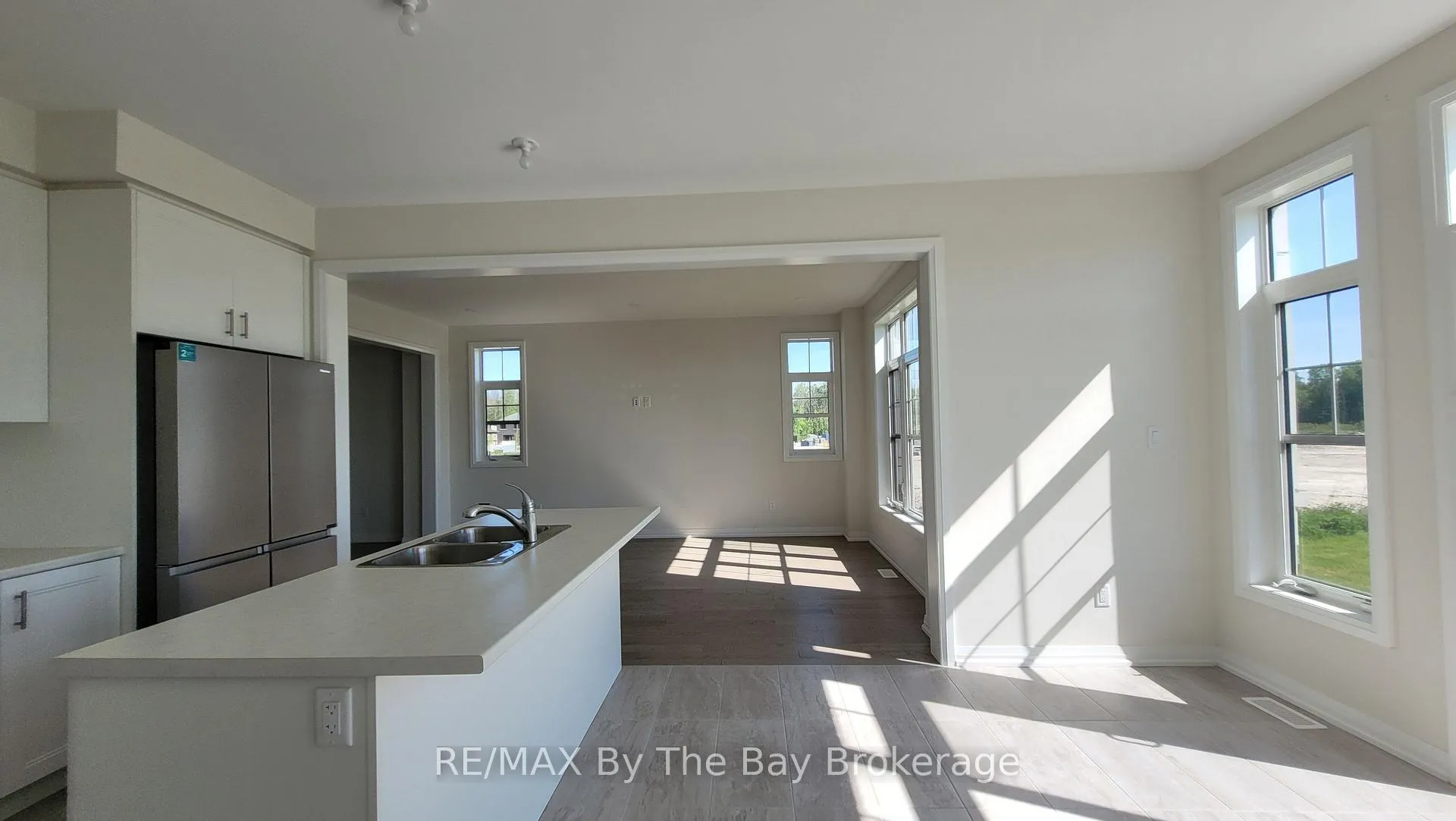 Photo 11 of 194 Union Boulevard, Wasaga Beach — HOMEH