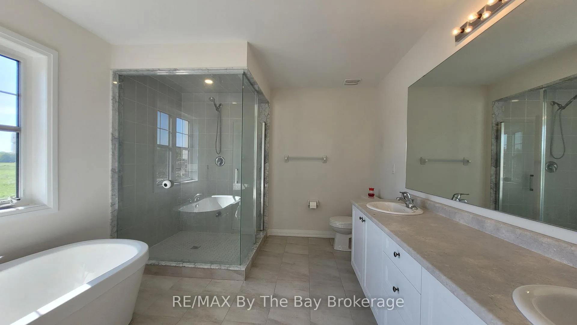 Photo 17 of 194 Union Boulevard, Wasaga Beach — HOMEH