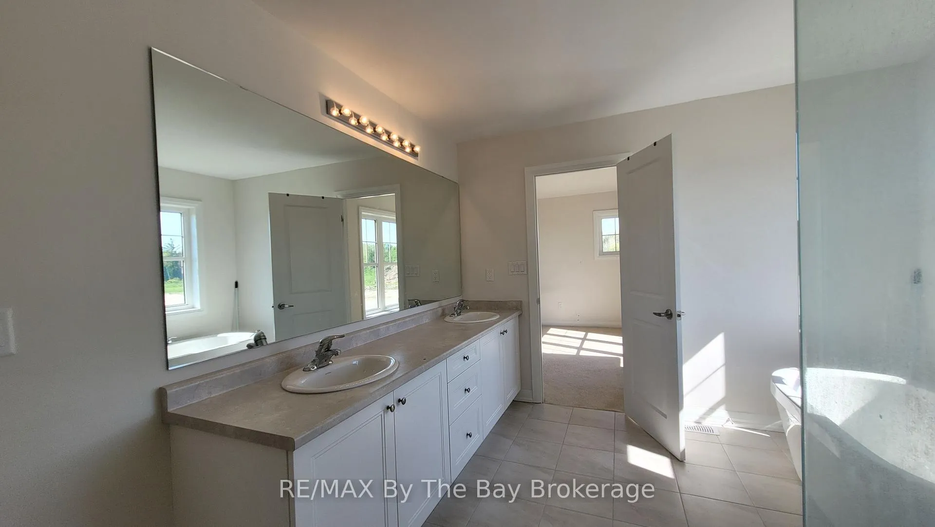 Photo 18 of 194 Union Boulevard, Wasaga Beach — HOMEH
