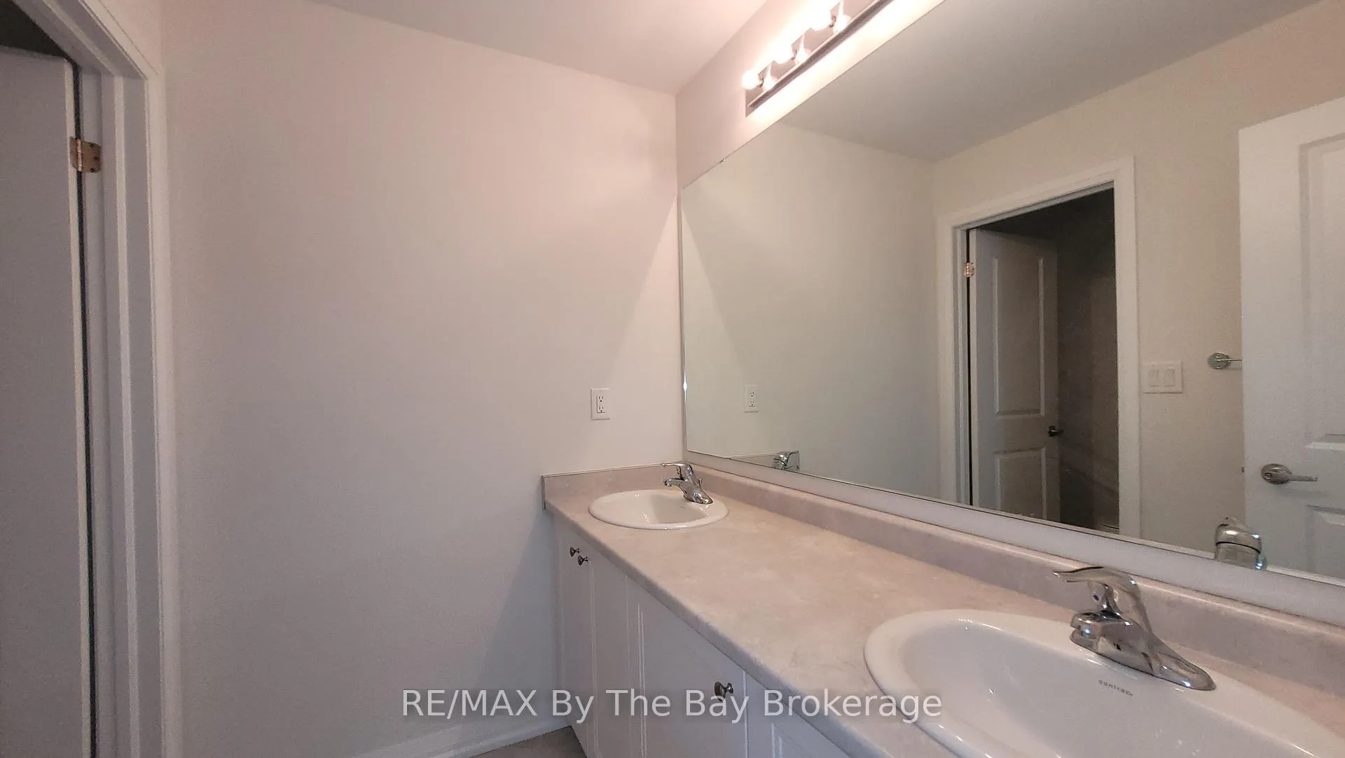 Photo 24 of 194 Union Boulevard, Wasaga Beach — HOMEH