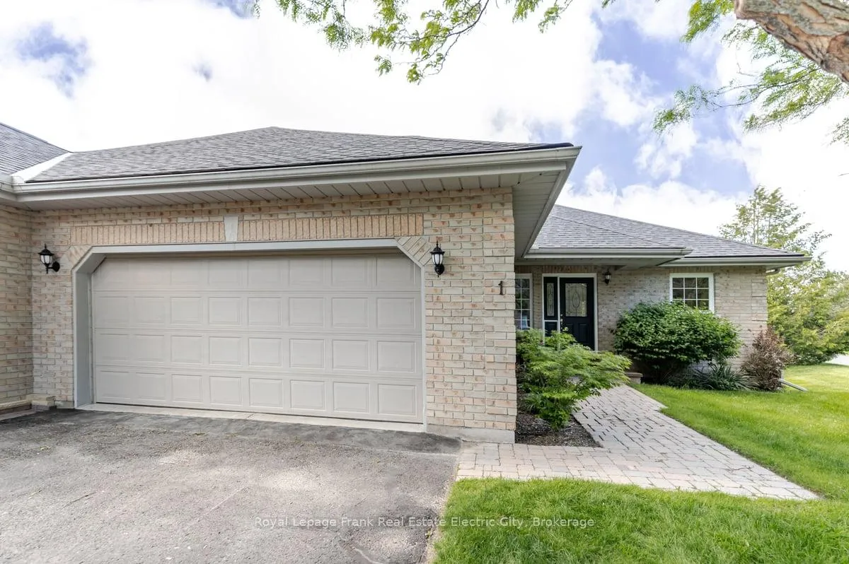 Photo 2 of Unit 1, 3053 Frances Stewart Road, Peterborough, Ashburnham Ward 4 — HOMEH