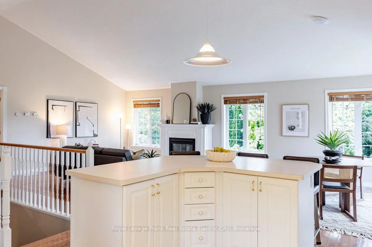 Photo 6 of Unit 1, 3053 Frances Stewart Road, Peterborough, Ashburnham Ward 4 — HOMEH