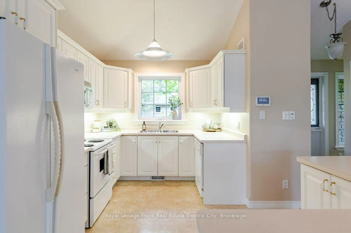 Photo 8 of Unit 1, 3053 Frances Stewart Road, Peterborough, Ashburnham Ward 4 — HOMEH