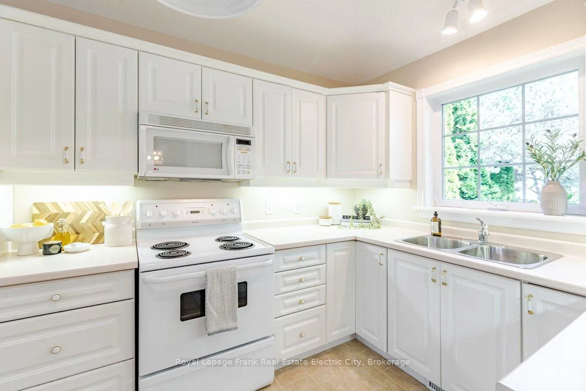 Photo 9 of Unit 1, 3053 Frances Stewart Road, Peterborough, Ashburnham Ward 4 — HOMEH