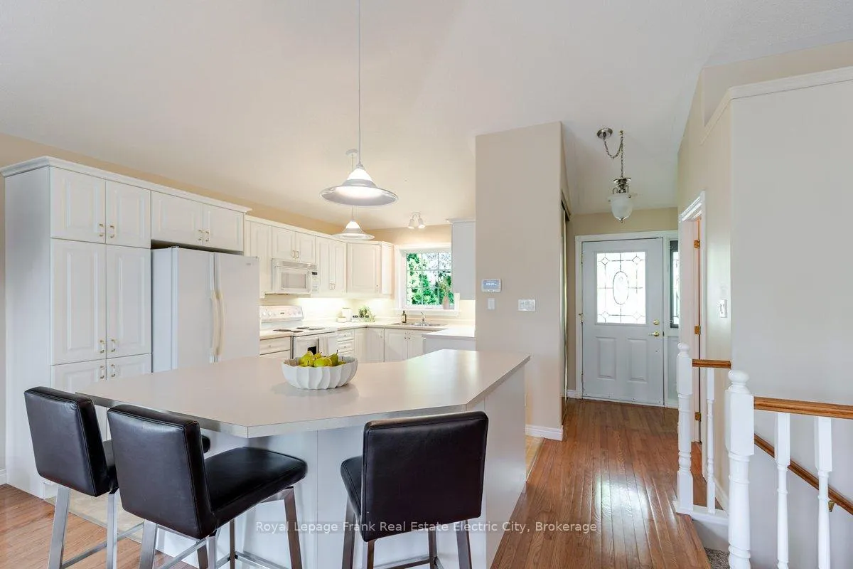Photo 10 of Unit 1, 3053 Frances Stewart Road, Peterborough, Ashburnham Ward 4 — HOMEH
