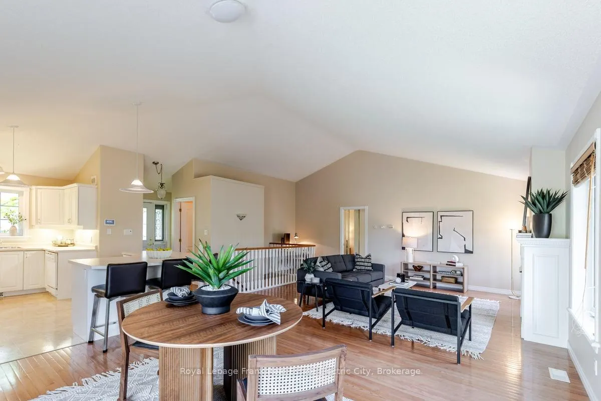 Photo 23 of Unit 1, 3053 Frances Stewart Road, Peterborough, Ashburnham Ward 4 — HOMEH