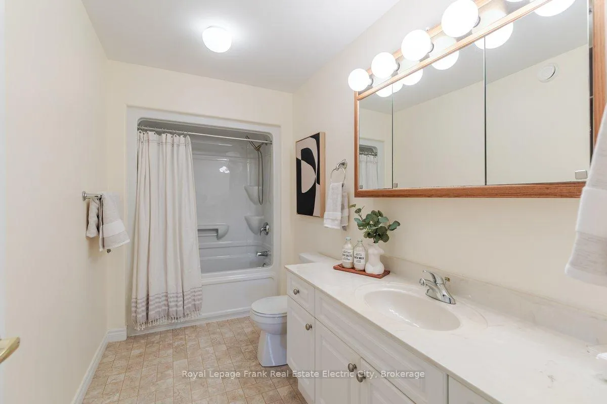 Photo 28 of Unit 1, 3053 Frances Stewart Road, Peterborough, Ashburnham Ward 4 — HOMEH