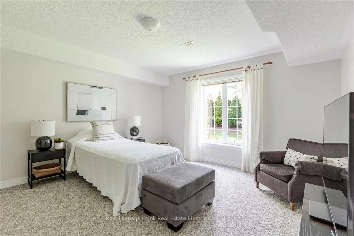 Photo 33 of Unit 1, 3053 Frances Stewart Road, Peterborough, Ashburnham Ward 4 — HOMEH