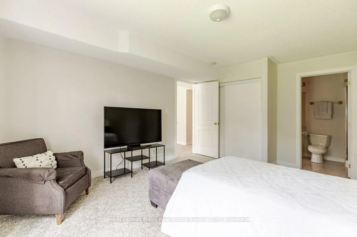 Photo 34 of Unit 1, 3053 Frances Stewart Road, Peterborough, Ashburnham Ward 4 — HOMEH