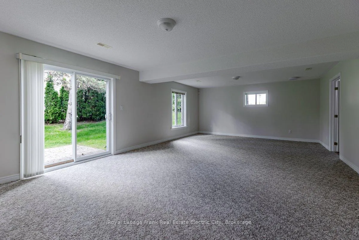 Photo 37 of Unit 1, 3053 Frances Stewart Road, Peterborough, Ashburnham Ward 4 — HOMEH