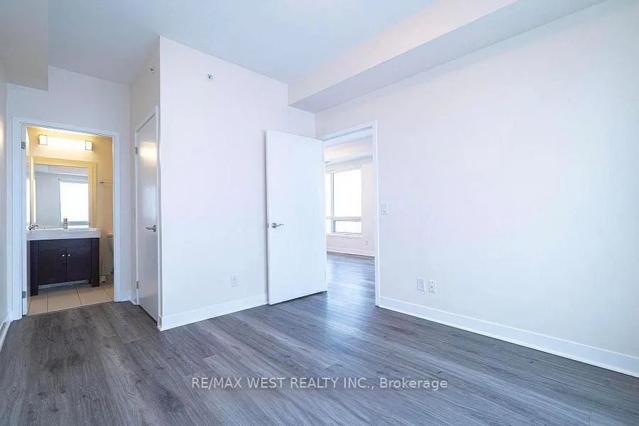 Photo 9 of Unit 1402, 840 Queens Plate Drive, Etobicoke, West Humber-Clairville — HOMEH