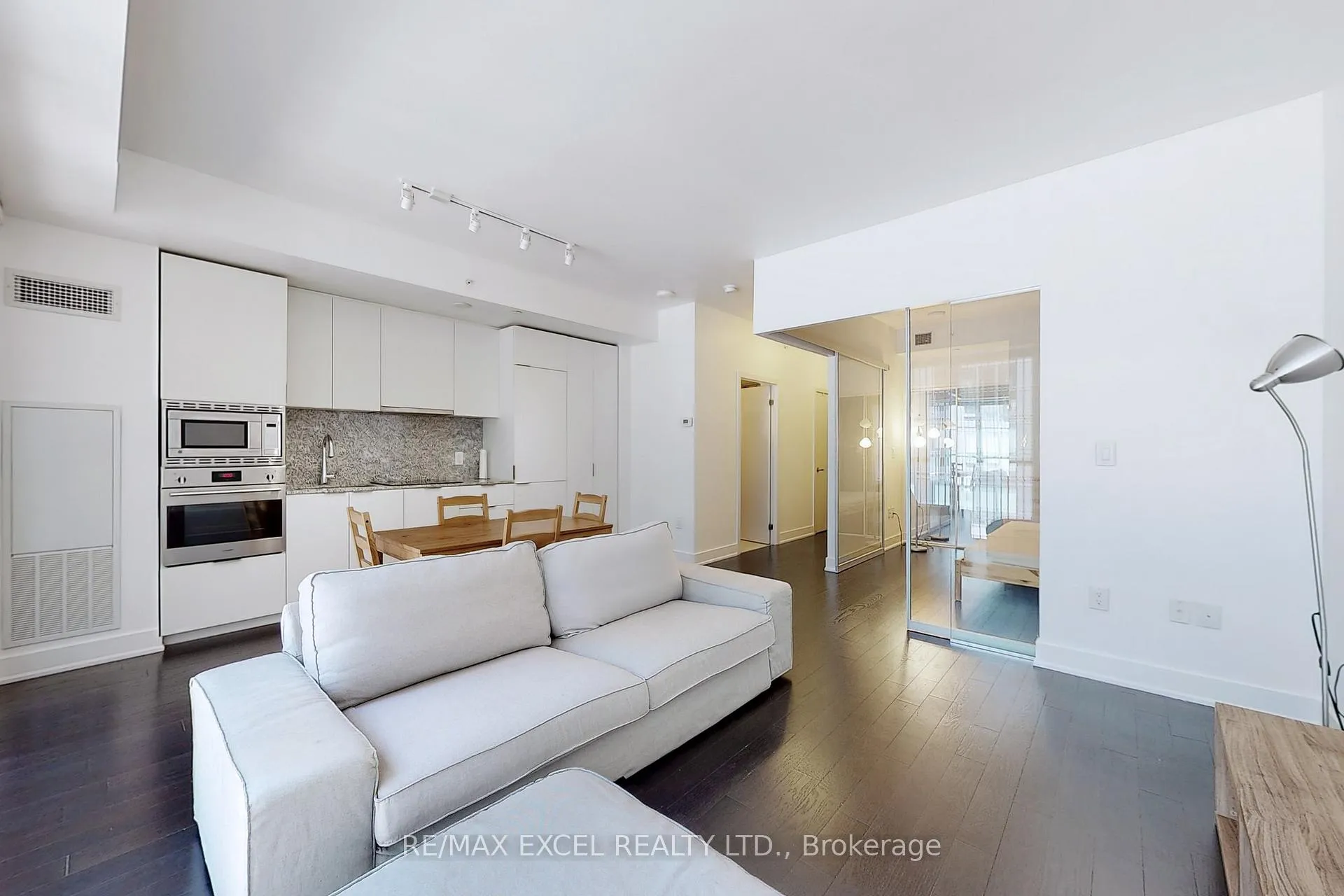 Photo 3 of Unit 404, 955 Bay Street, Toronto, Bay Street Corridor — HOMEH