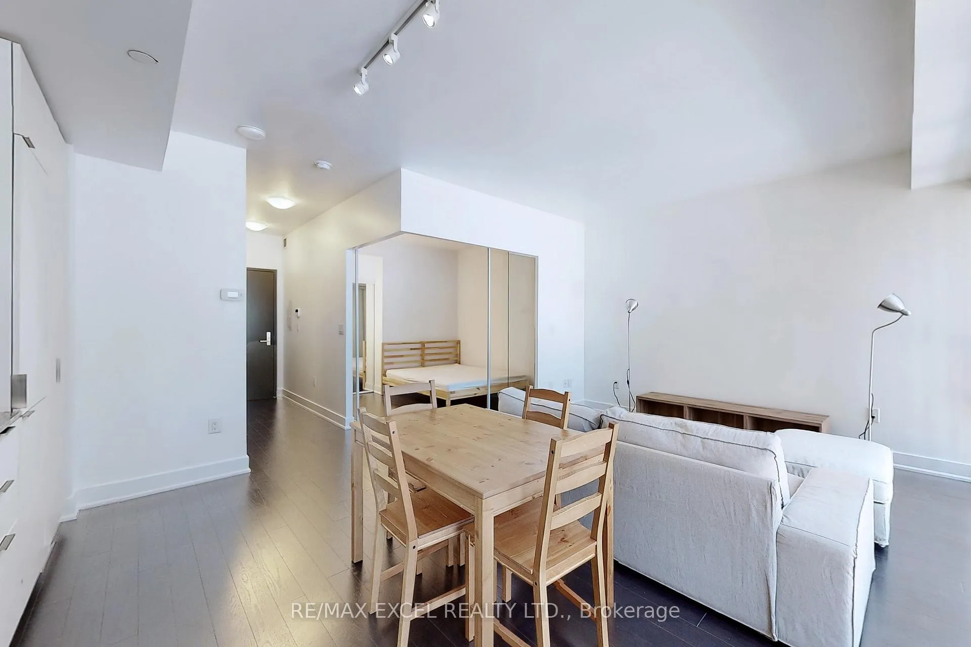 Photo 5 of Unit 404, 955 Bay Street, Toronto, Bay Street Corridor — HOMEH