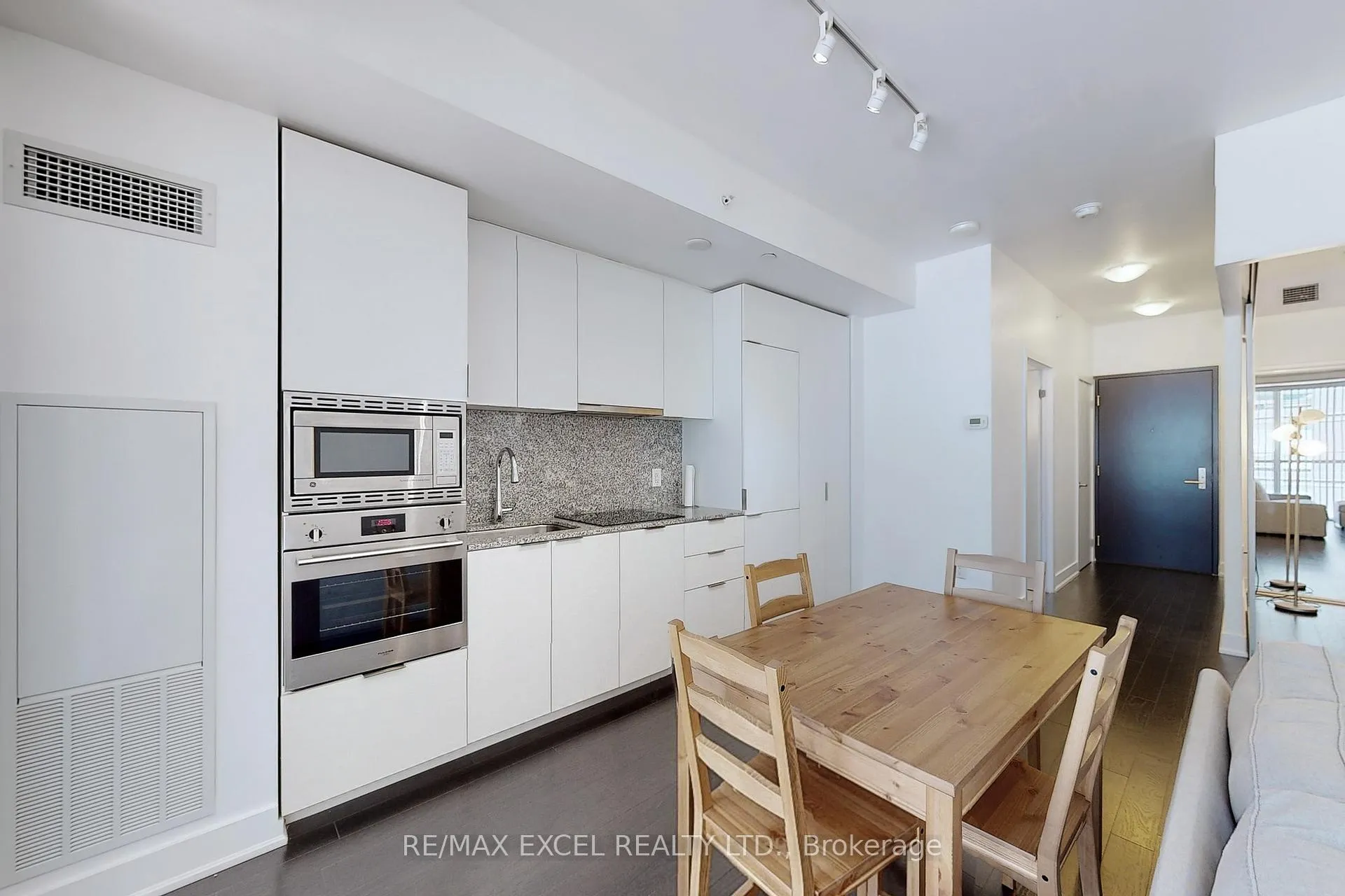Photo 6 of Unit 404, 955 Bay Street, Toronto, Bay Street Corridor — HOMEH