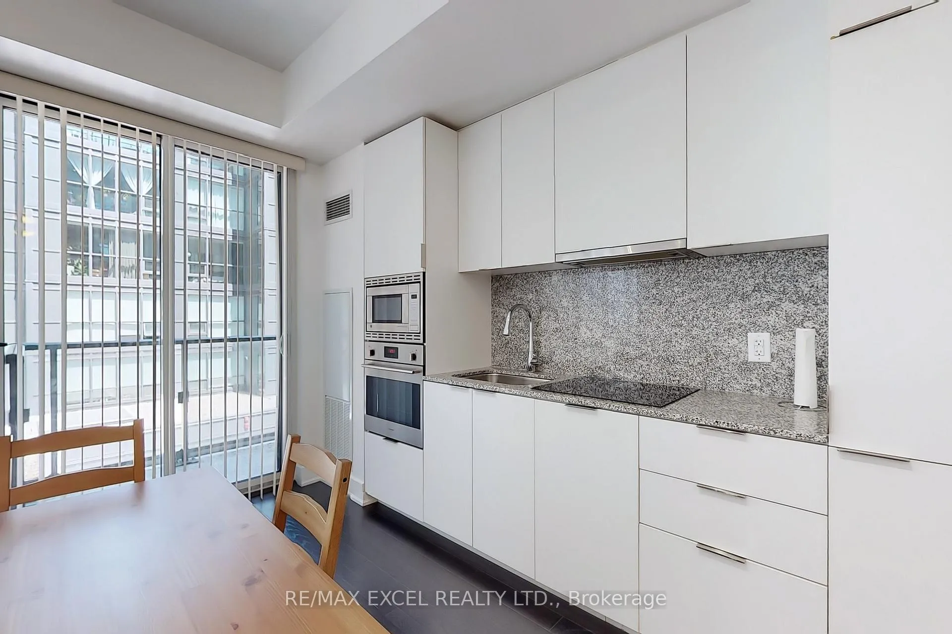 Photo 7 of Unit 404, 955 Bay Street, Toronto, Bay Street Corridor — HOMEH