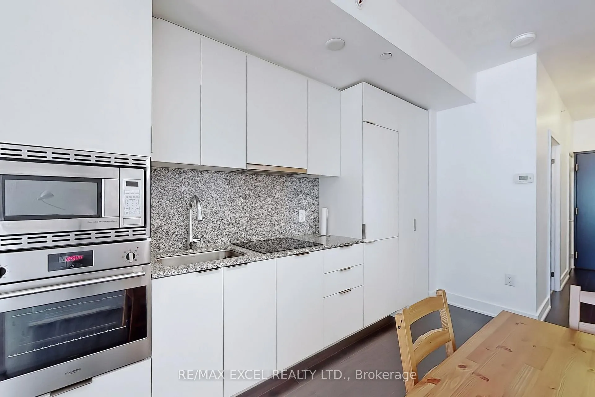 Photo 8 of Unit 404, 955 Bay Street, Toronto, Bay Street Corridor — HOMEH