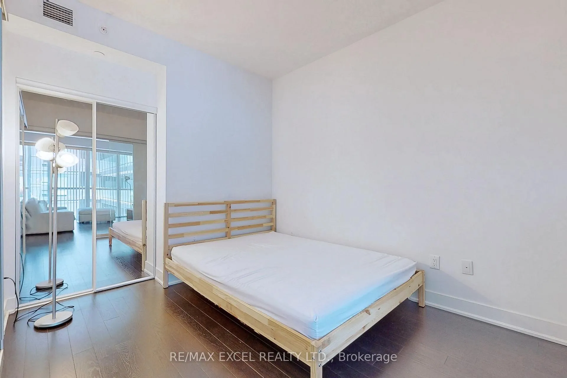 Photo 10 of Unit 404, 955 Bay Street, Toronto, Bay Street Corridor — HOMEH