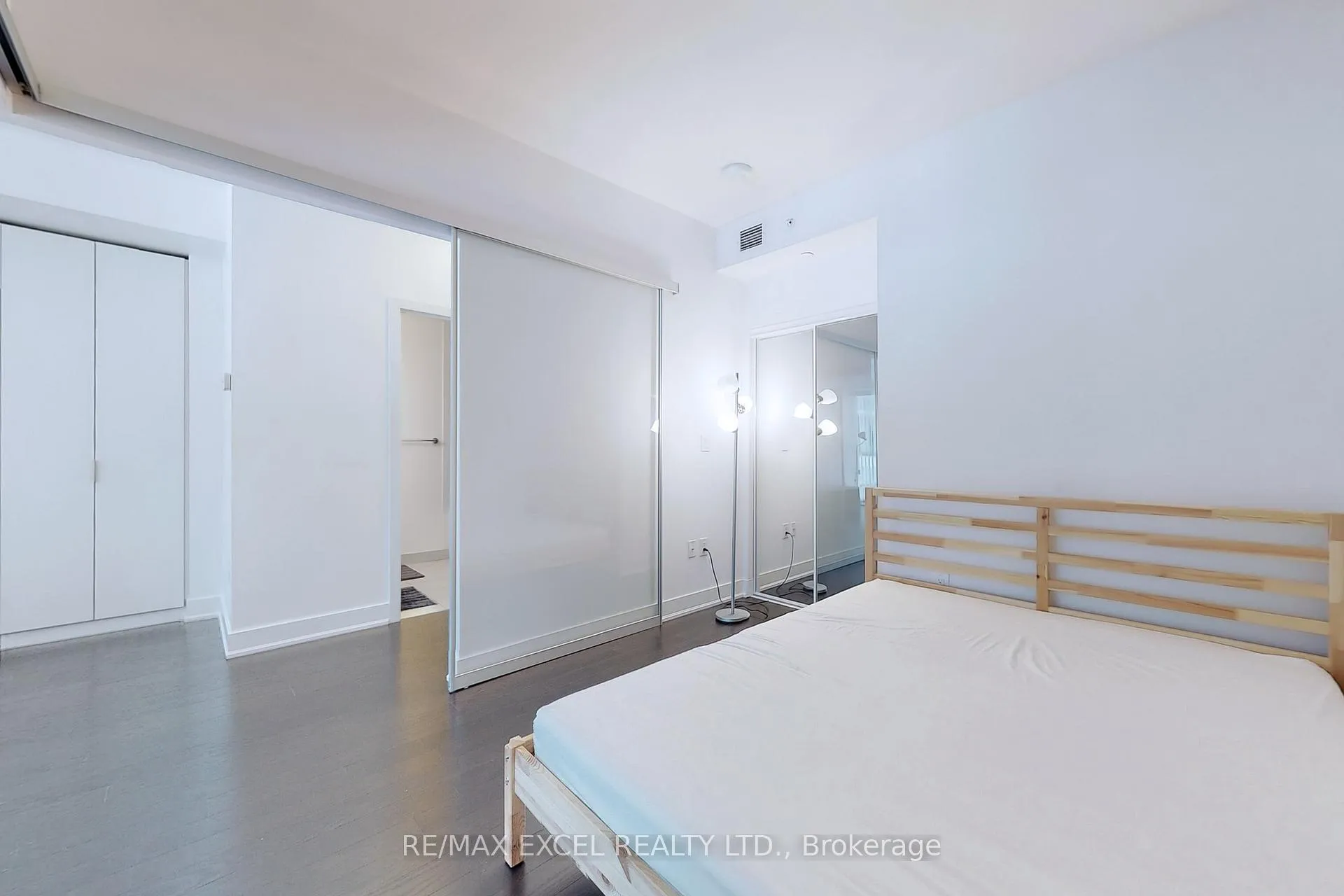 Photo 11 of Unit 404, 955 Bay Street, Toronto, Bay Street Corridor — HOMEH
