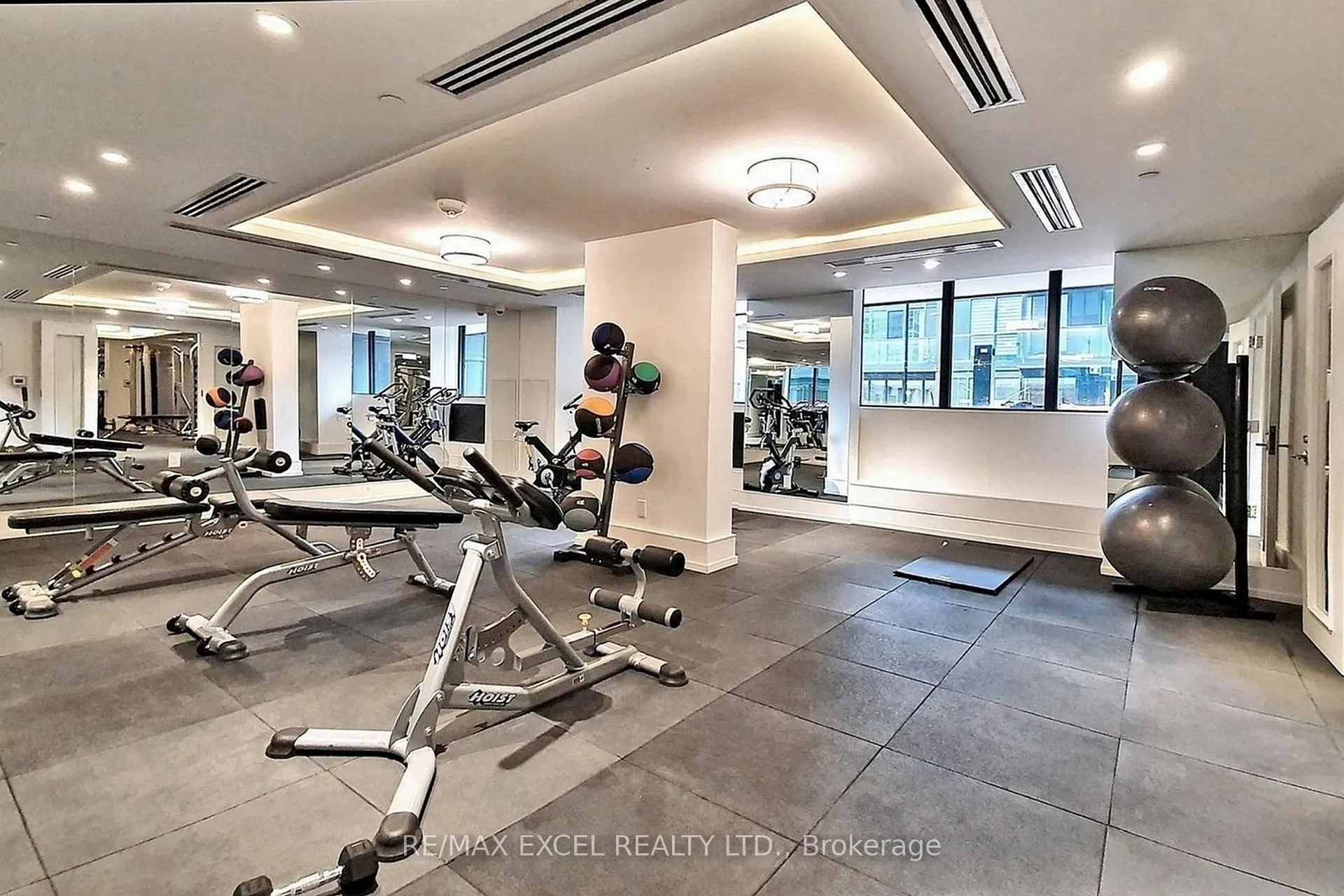 Photo 13 of Unit 404, 955 Bay Street, Toronto, Bay Street Corridor — HOMEH