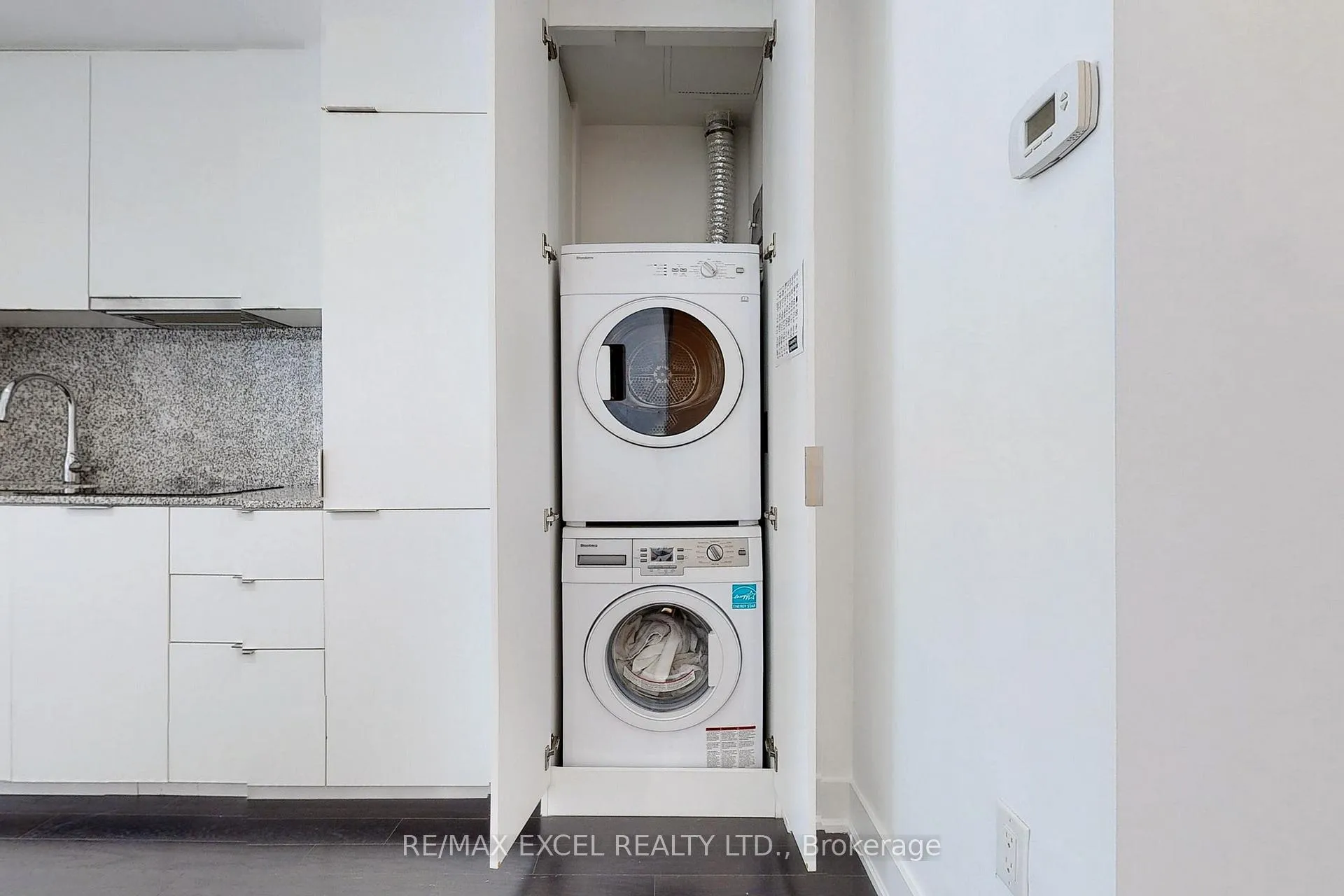Photo 16 of Unit 404, 955 Bay Street, Toronto, Bay Street Corridor — HOMEH
