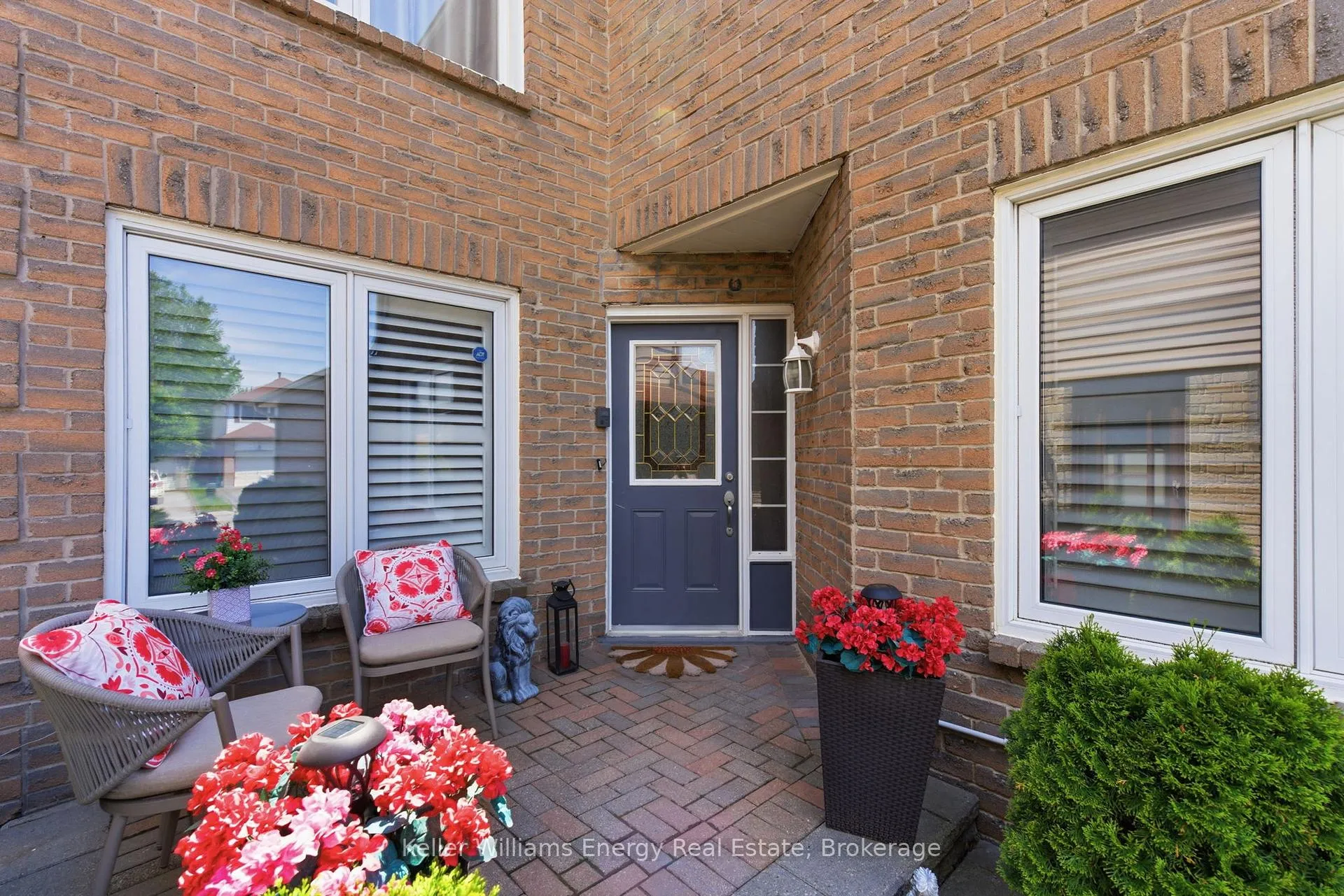 Photo 2 of 25 Barnes Drive, Ajax, Central — HOMEH