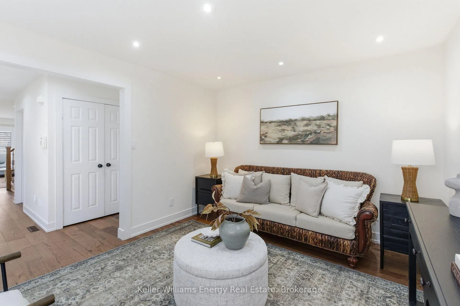 Photo 5 of 25 Barnes Drive, Ajax, Central — HOMEH