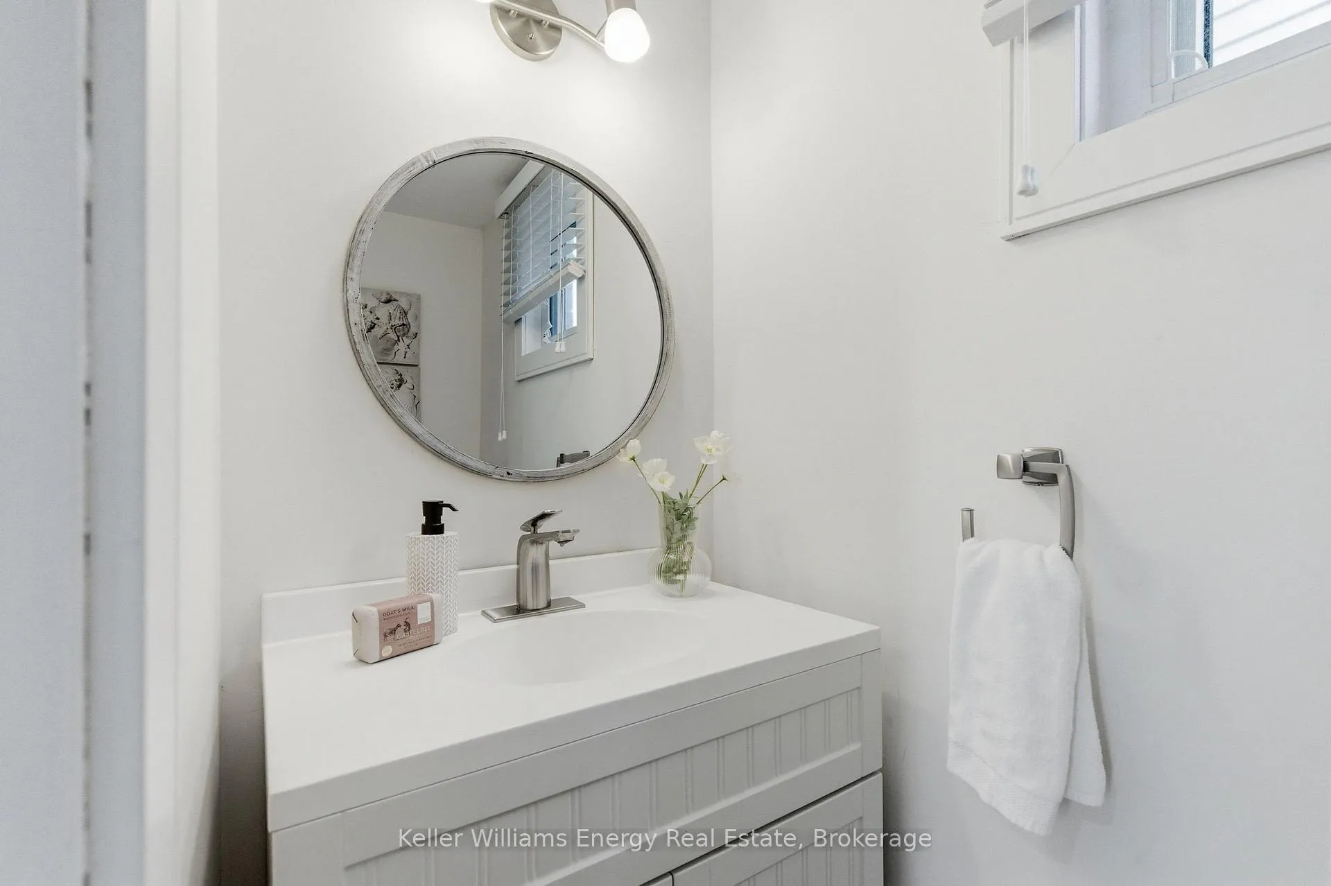 Photo 7 of 25 Barnes Drive, Ajax, Central — HOMEH