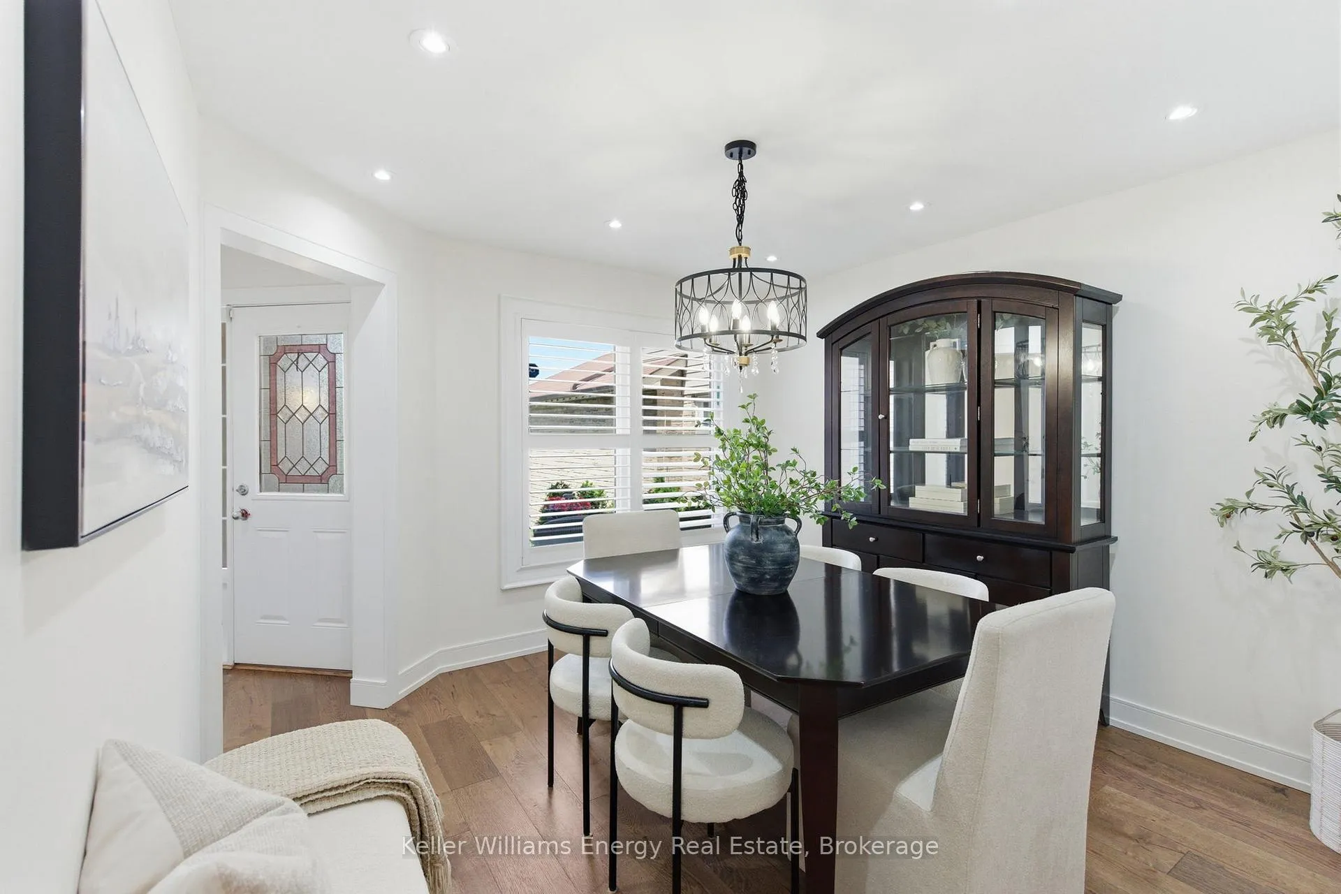 Photo 10 of 25 Barnes Drive, Ajax, Central — HOMEH