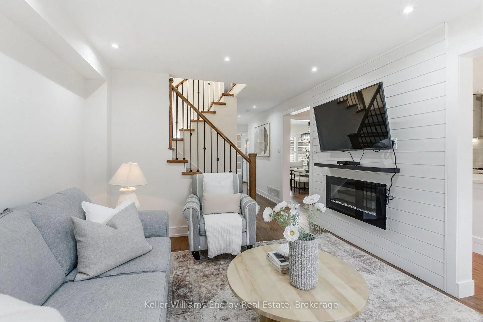 Photo 15 of 25 Barnes Drive, Ajax, Central — HOMEH