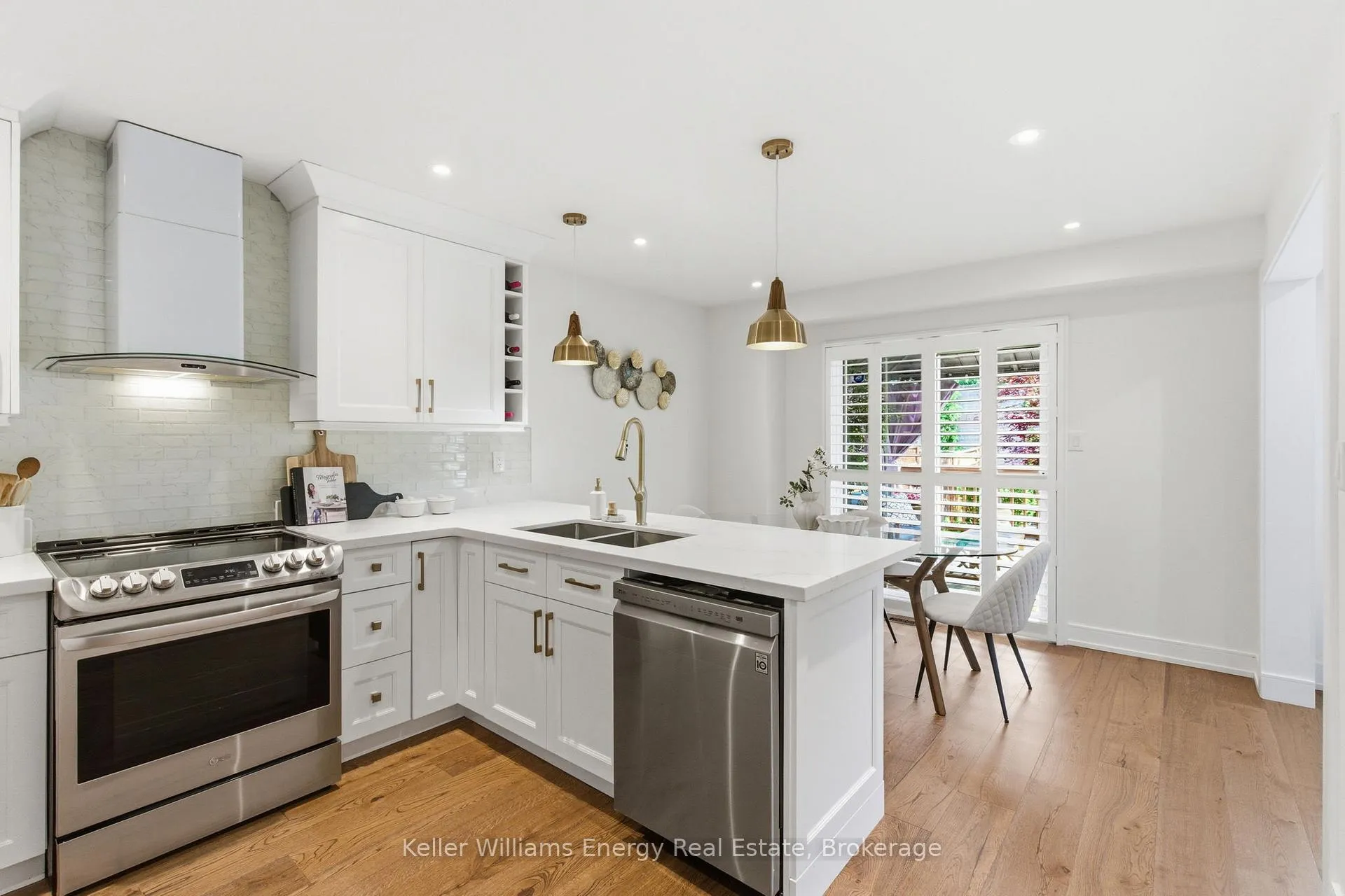 Photo 22 of 25 Barnes Drive, Ajax, Central — HOMEH