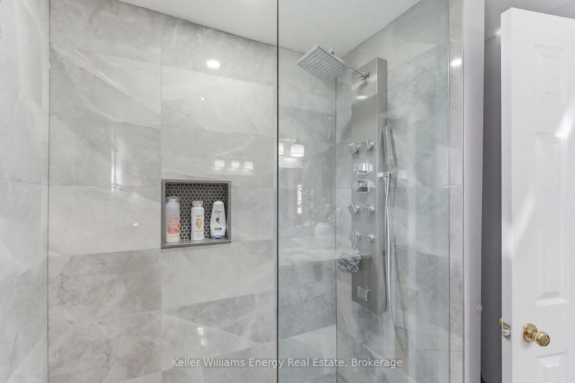 Photo 30 of 25 Barnes Drive, Ajax, Central — HOMEH