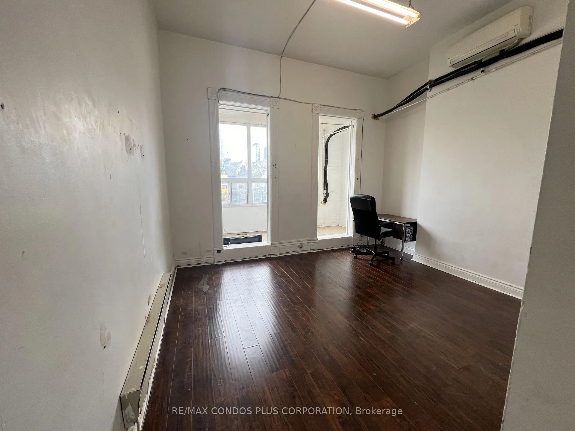 Photo 2 of Unit #B, 324 Spadina Avenue, Toronto, Kensington-Chinatown — HOMEH