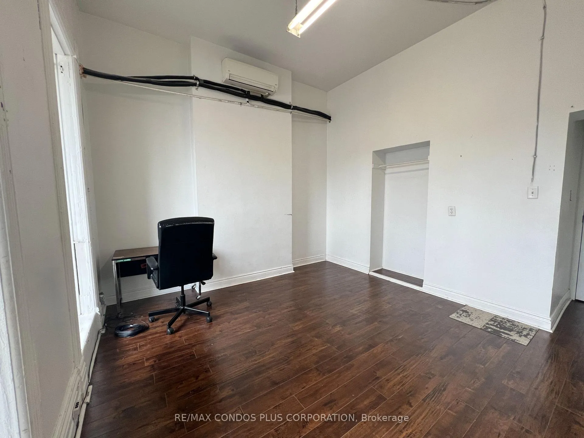 Photo 3 of Unit #B, 324 Spadina Avenue, Toronto, Kensington-Chinatown — HOMEH