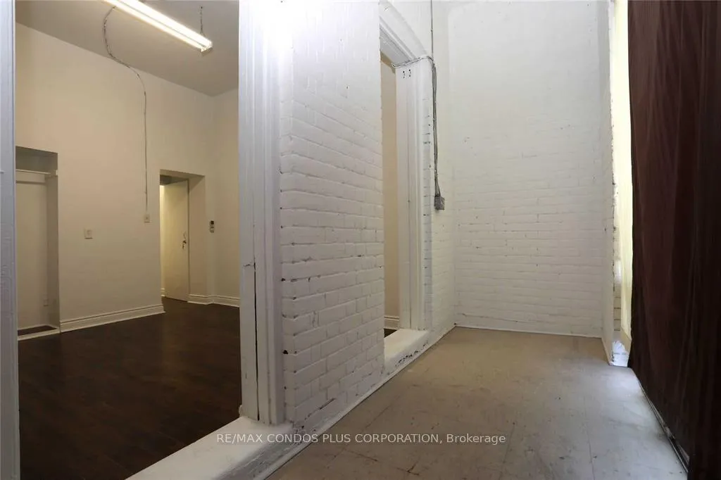Photo 5 of Unit #B, 324 Spadina Avenue, Toronto, Kensington-Chinatown — HOMEH