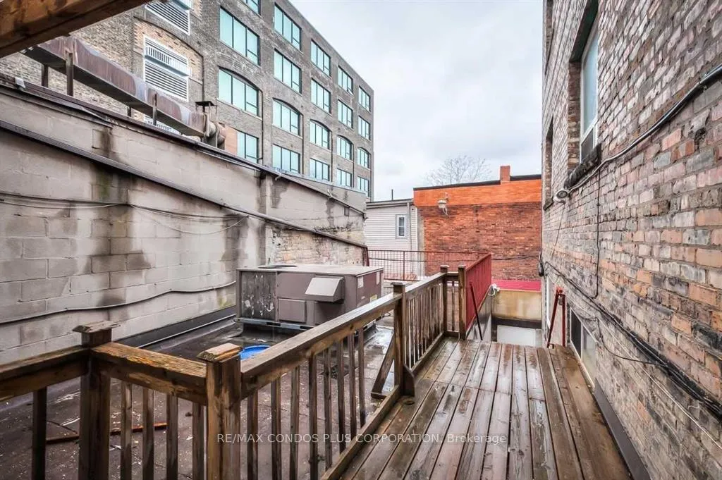 Photo 16 of Unit #B, 324 Spadina Avenue, Toronto, Kensington-Chinatown — HOMEH