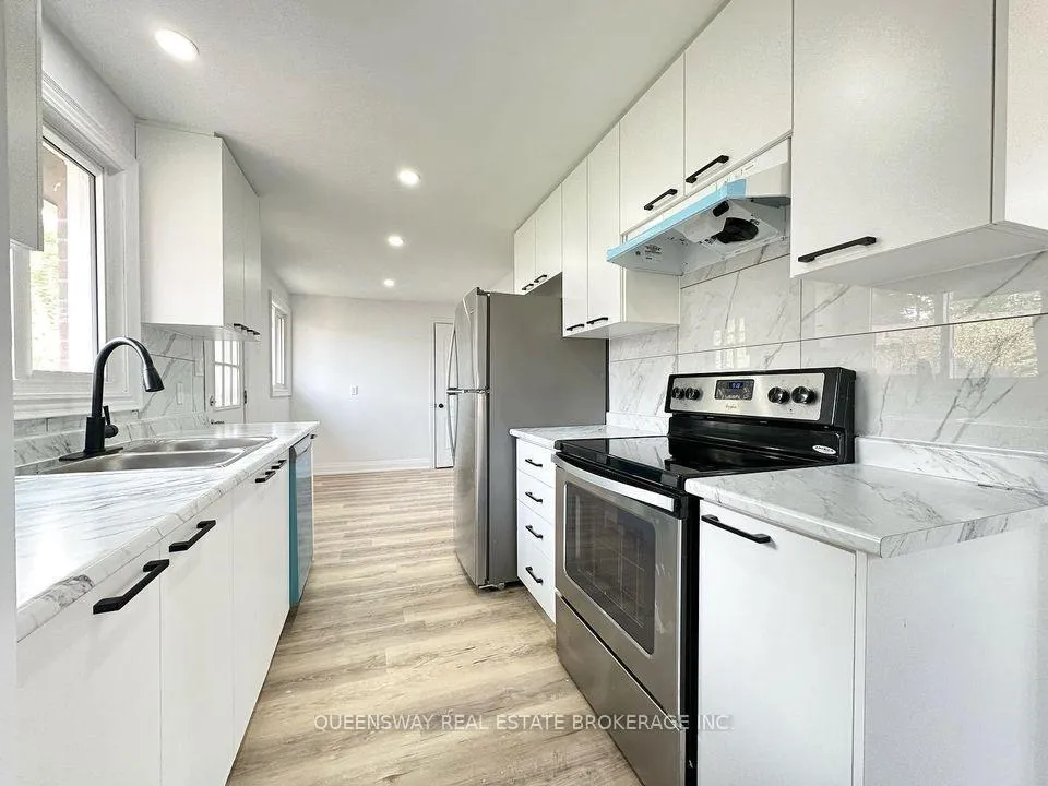 Front of Unit Main, 7 Leaside Drive