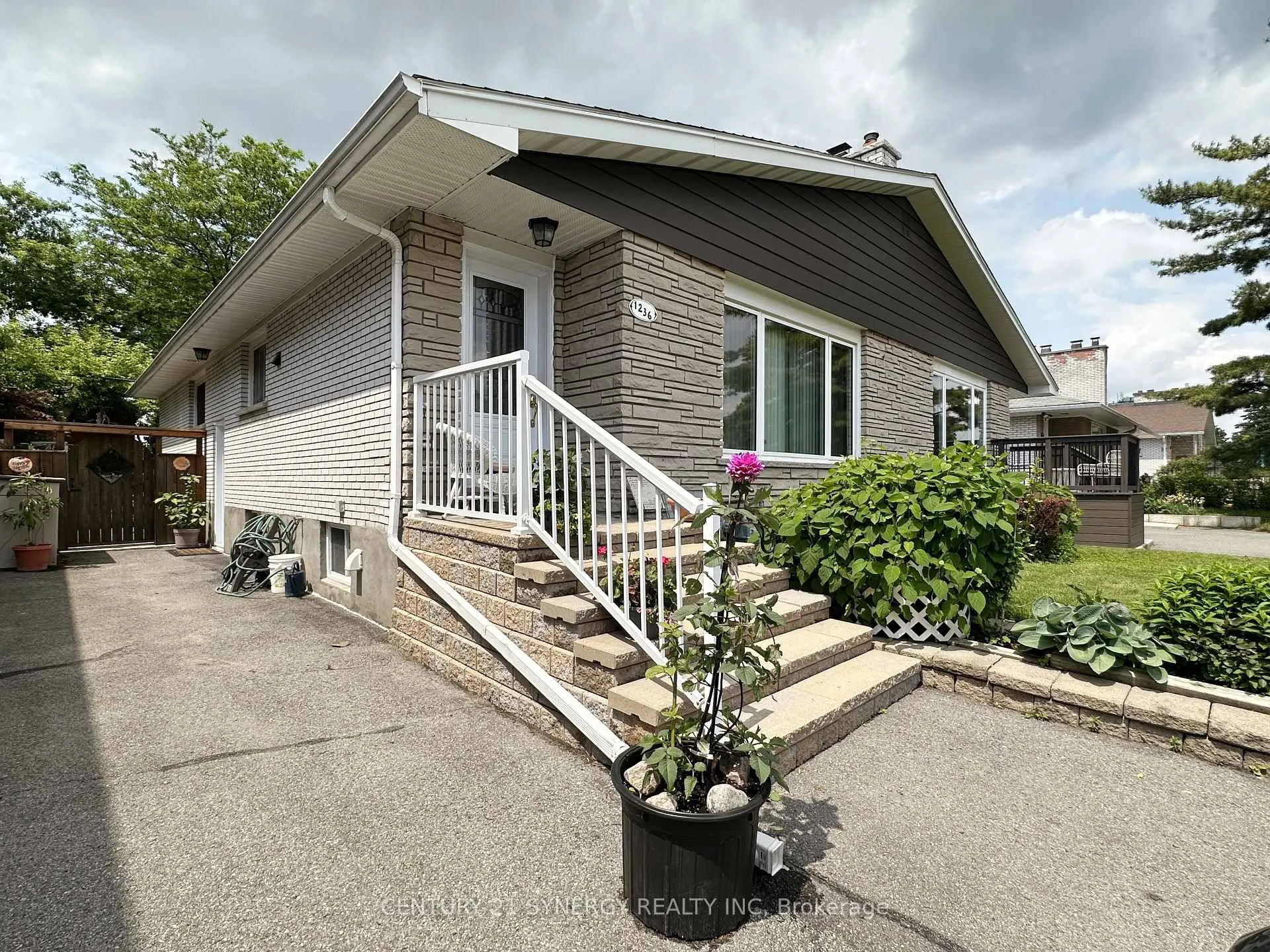 Photo 2 of Unit 2, 1236 Clyde Avenue, Ottawa, Copeland Park — HOMEH